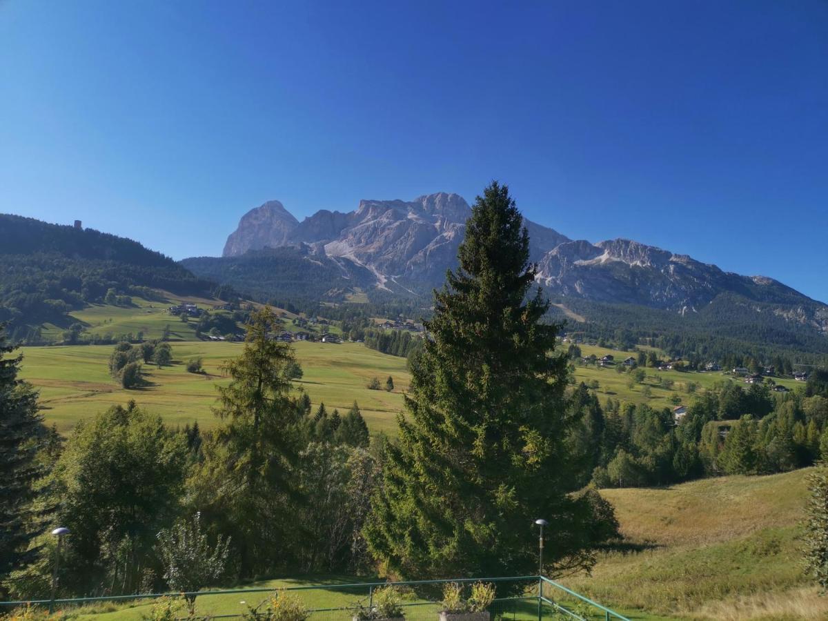 Hotel Villa Gaia Cortina d'Ampezzo Bagian luar foto