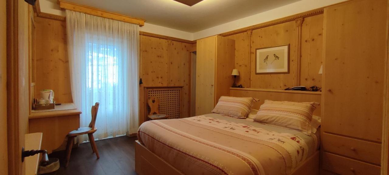 Hotel Villa Gaia Cortina d'Ampezzo Bagian luar foto