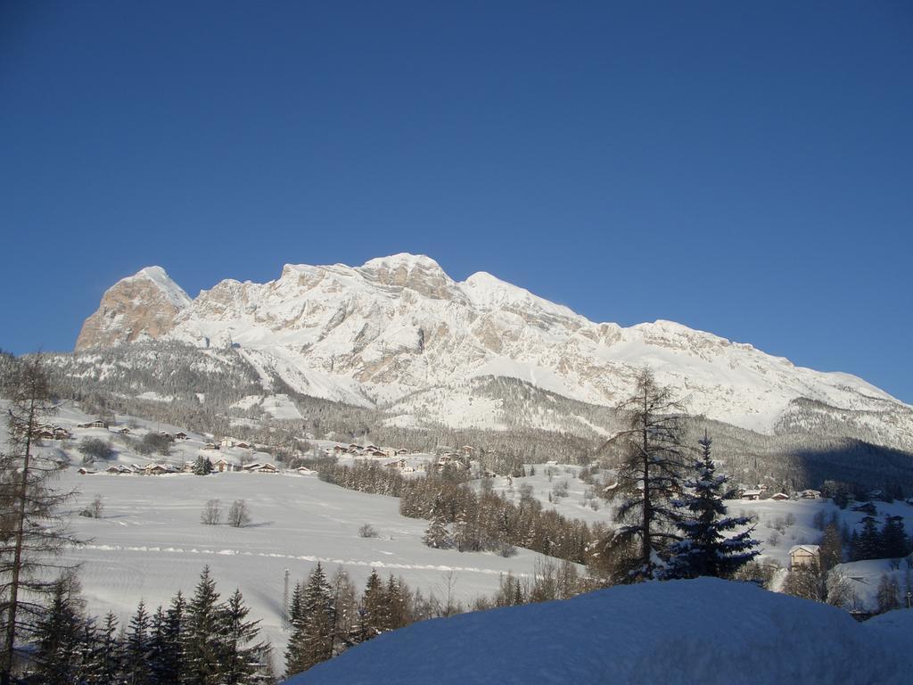 Hotel Villa Gaia Cortina d'Ampezzo Bagian luar foto