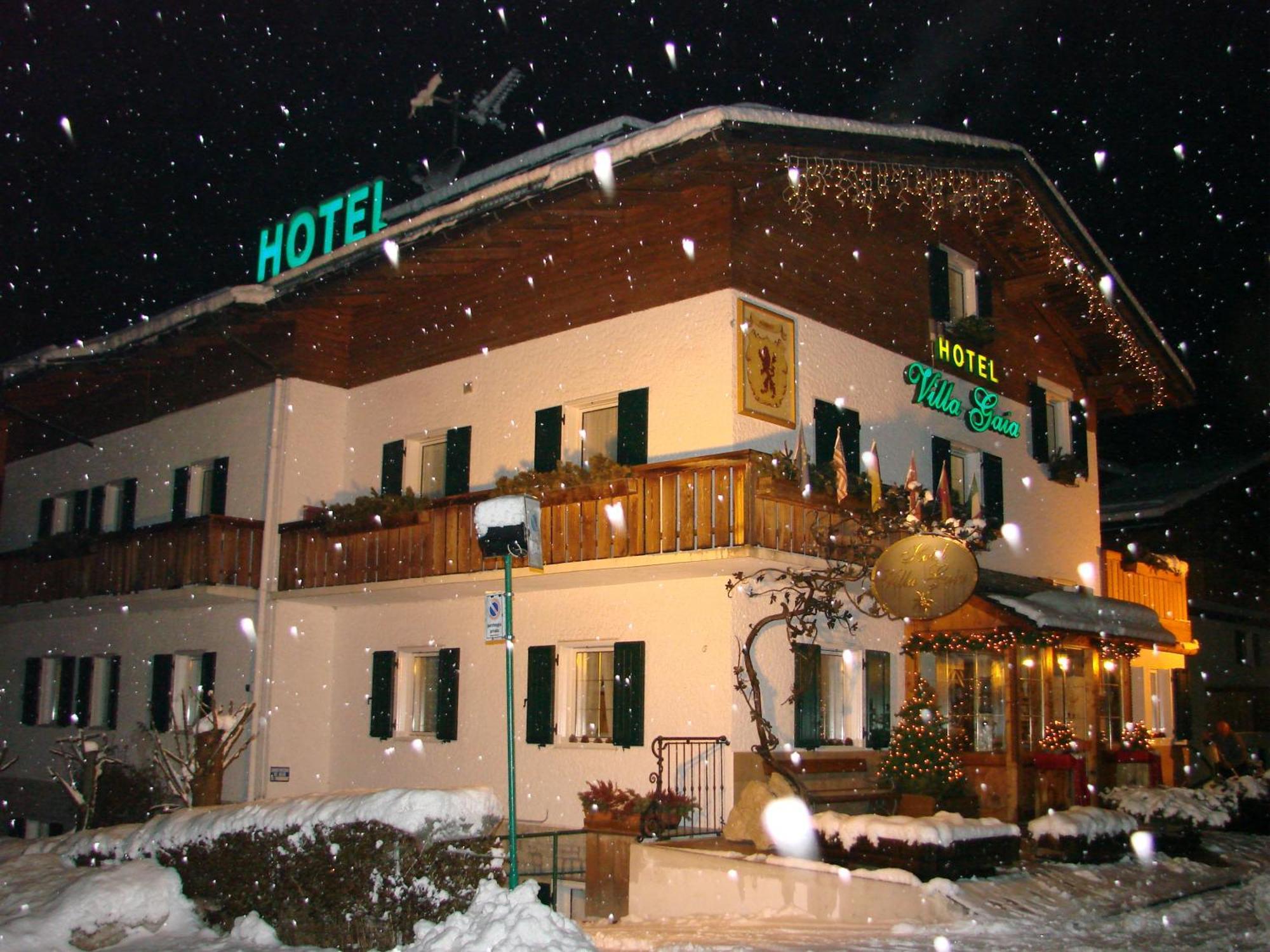 Hotel Villa Gaia Cortina d'Ampezzo Bagian luar foto