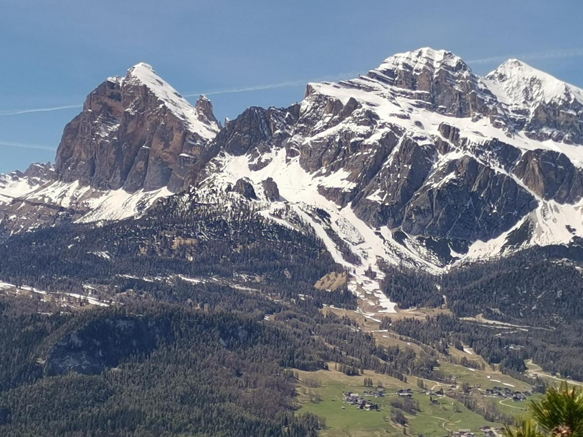 Hotel Villa Gaia Cortina d'Ampezzo Bagian luar foto