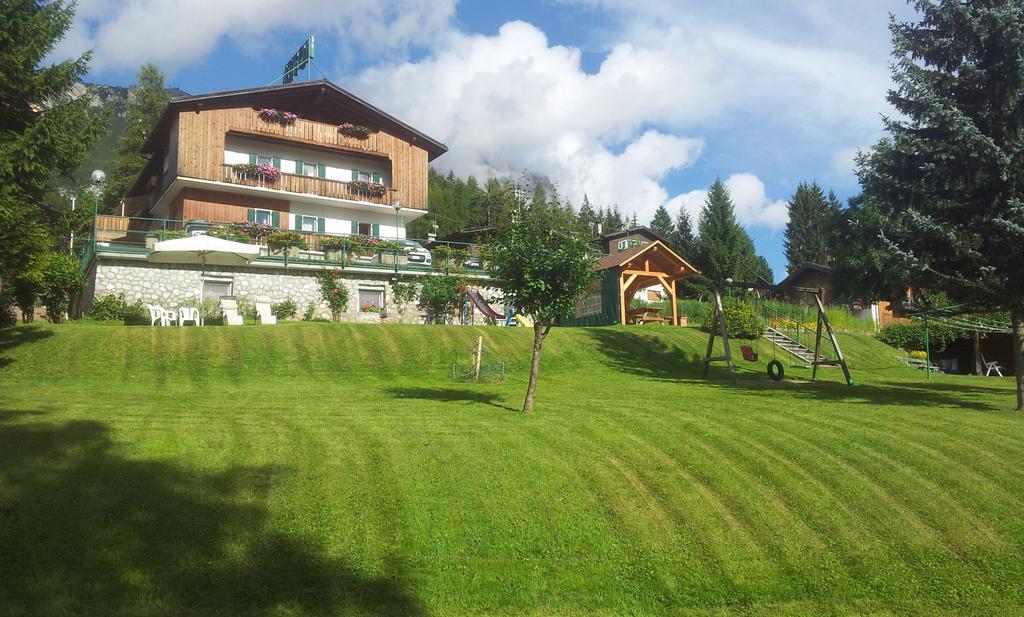 Hotel Villa Gaia Cortina d'Ampezzo Bagian luar foto