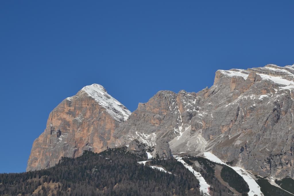 Hotel Villa Gaia Cortina d'Ampezzo Bagian luar foto