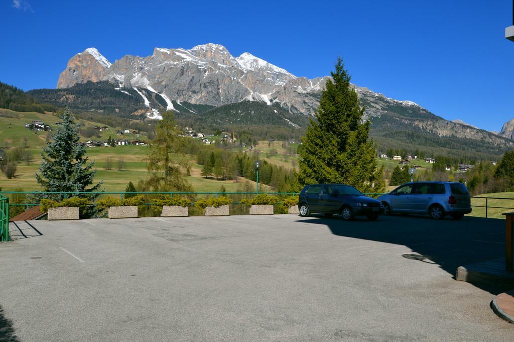 Hotel Villa Gaia Cortina d'Ampezzo Bagian luar foto