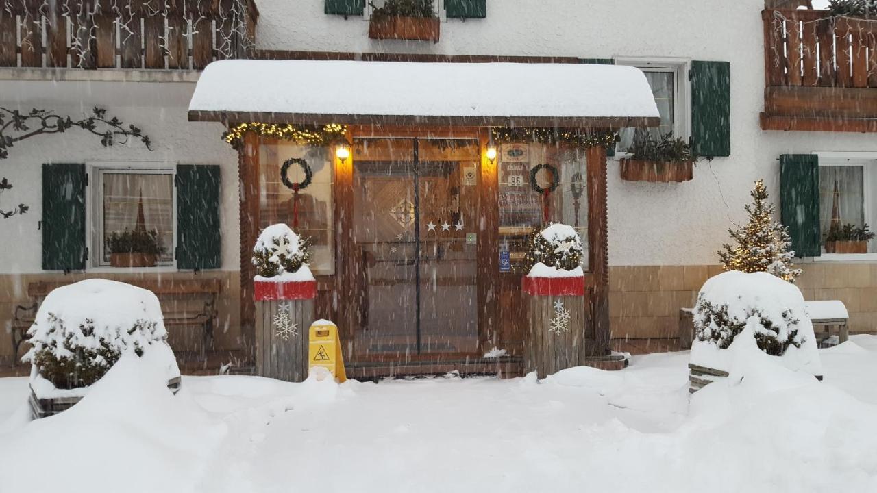 Hotel Villa Gaia Cortina d'Ampezzo Bagian luar foto